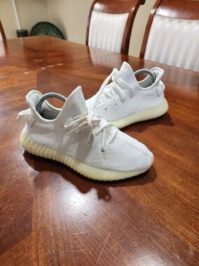 Yeezy Boost 350 V2 Cream White Sneakers Size 7.5 Men